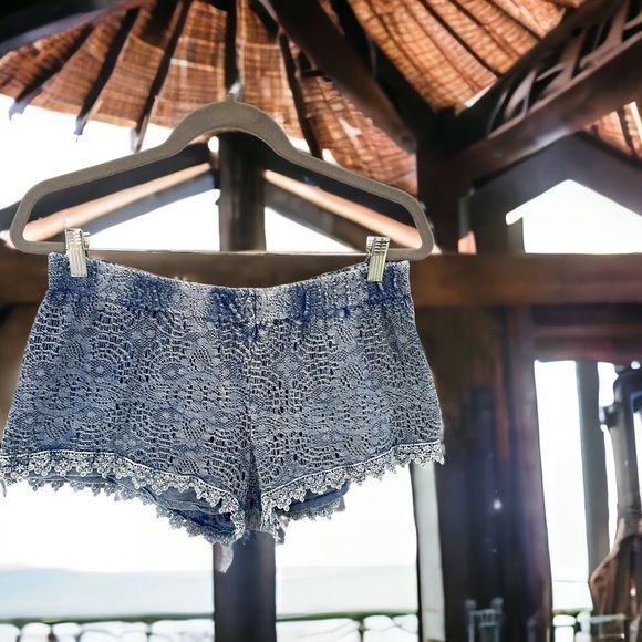 Indigo Rein Pants - Indigo Rein lace shorts, size Large, fully lined, very good condition,